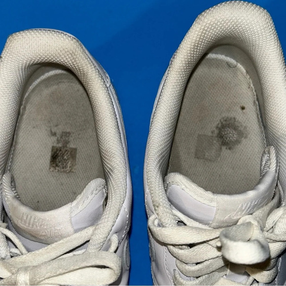 Nike Air Force 1 Triple White CW2288-111 Casual Sneakers Mens Size US 9.5 - Picture 6 of 11